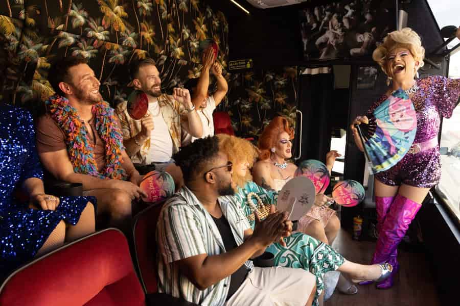 Palm Springs: Sightseeing-Bustour mit einer Dragqueen. Foto: GetYourGuide