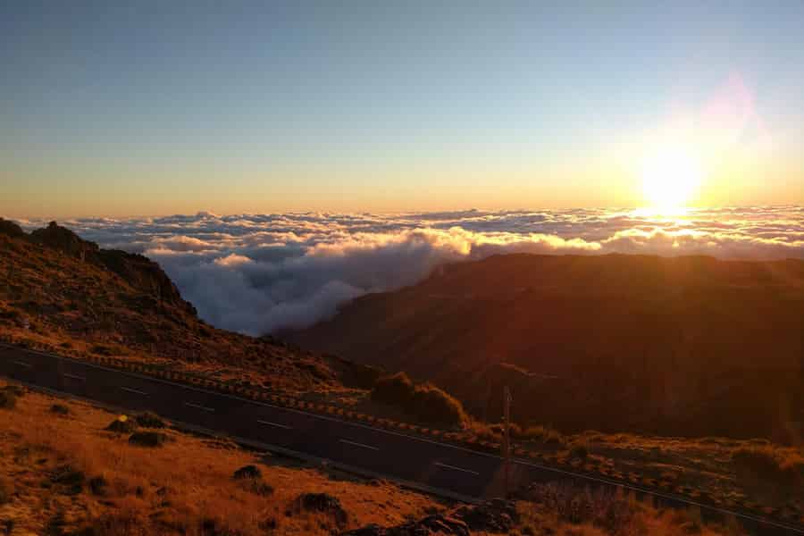 Madeira: PR1/PR3 bei Sonnenaufgang Pico Arieiro, Ticket inbegriffen. Foto: GetYourGuide Madeira: PR1/PR3 bei Sonnenaufgang Pico Arieiro, Ticket inbegriffen. Foto: GetYourGuide