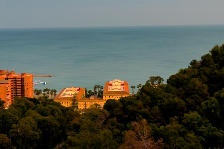 Málaga: Tour in einem bequemen, modernen, umweltfreundlichen und solidarischen Elektro-Tuk-Tuk.TOUR EXPRESS: 35-40 Minuten entlang der Küste und zum Aussichtspunkt Gibralfaro