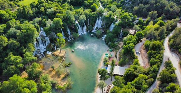 Ab Makarska: Tagestour zu den Wasserfällen von Mostar und Kravica