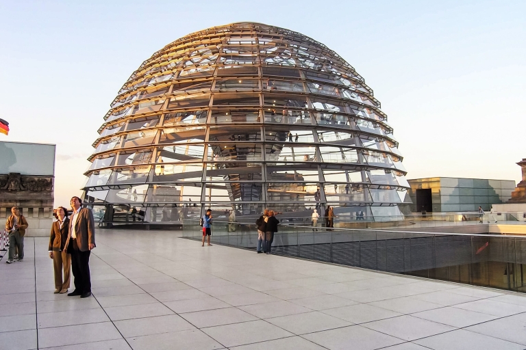 Berlin: Reichstagskuppel, Plenarsaal und RegierungsviertelTour auf Deutsch