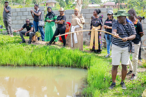 坎帕拉：埃瓦菲文化村一日游含午餐