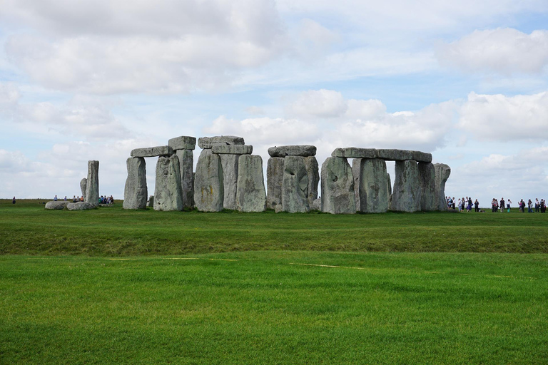 Tour privado del Castillo Real de Windsor y Stonehenge con pases