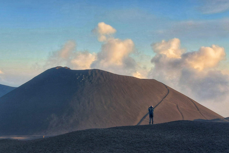 Etna: Krater Centralny (3340 m n.p.m.) z kolejką linową i jeepemEtna: wycieczka do krateru centralnego (3340)