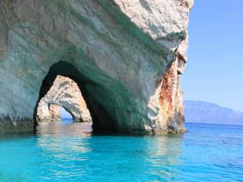 Zakynthos: Shipwreck, Blue Caves and Highlights Tour