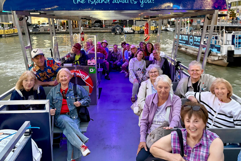 Toronto: Evening Harbour Cruise with Storytelling