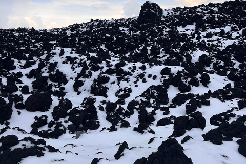 Etna in winter: hike to 3000 meters with cable car and guide