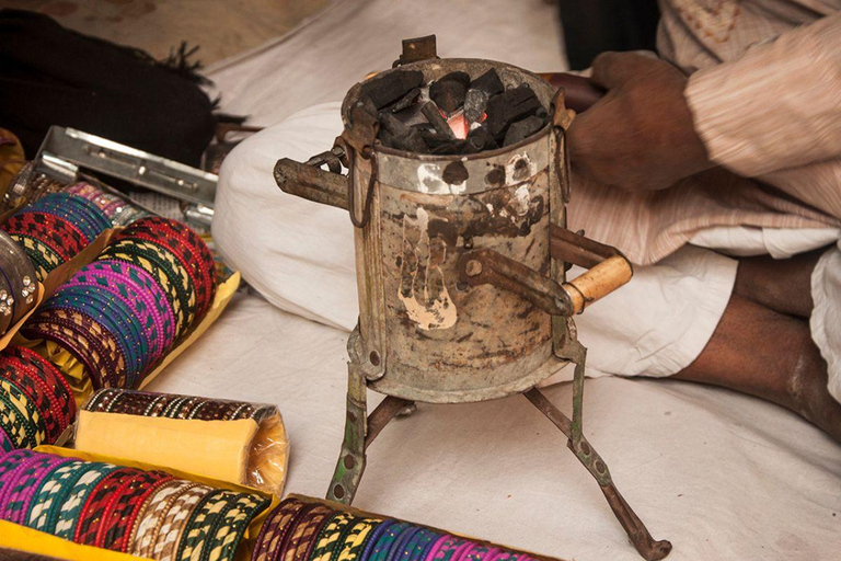 购物、Lac手镯制作和在哈瓦马哈尔拍照购物、Lac 手镯制作和哈瓦玛哈尔摄影