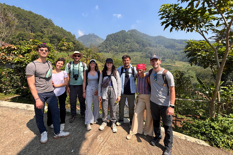 يوغياكارتا: جولة شاملة مع مرشد سير في تراس الأرزيوجياكارتا: جولة شاملة على مدرجات الأرز مع مرشد