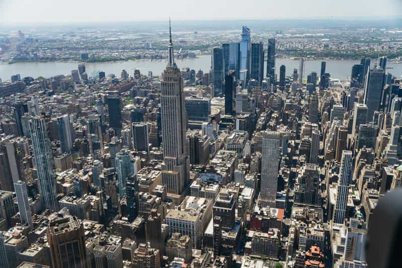 Von Westchester aus New York City Rundflug mit dem Hubschrauber GetYourGuide