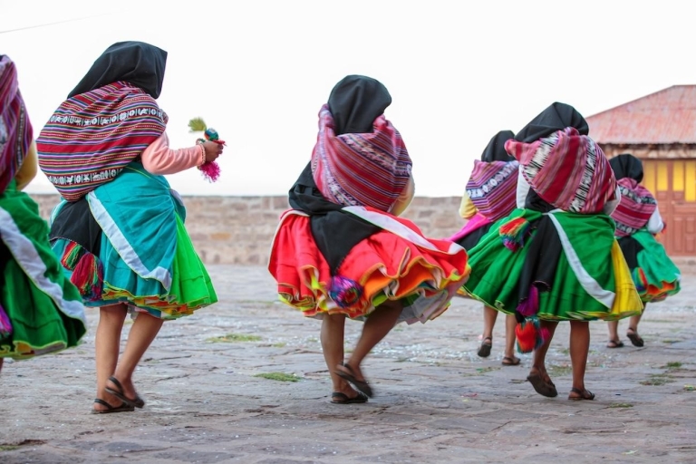 Excursión de día completo por el Lago Titicaca a las Islas de los Uros y Taquile