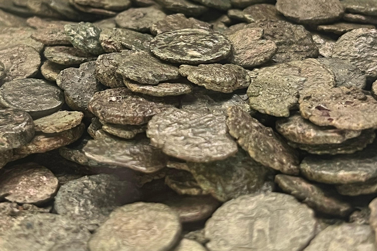 Rom: Trevifontänen Underjordisk rundtur i Trevifontänens distrikt och glassFransk guidad tur och gelato