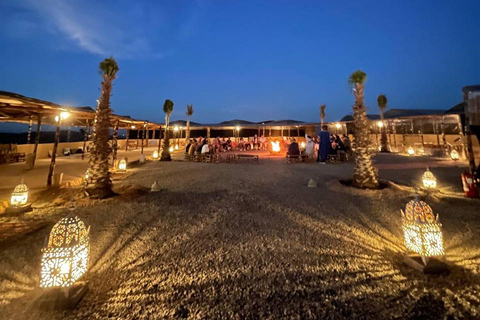 Cena magica e giro in cammello nel deserto di AgafaySpettacolo con cena magica e giro in cammello nel deserto di Agafay