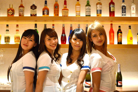 Tour noturno pelas barras de garotas de Tóquio com guia localTour noturno pelas bares femininos de Tóquio com guia local