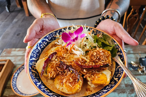Ayutthaya: Woks and Wats Food Tour with 14+ Tastings