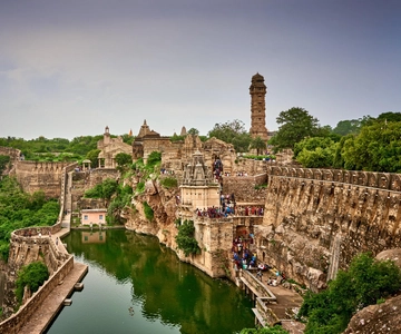 From Udaipur to Jaipur: Pushkar & Chittorgarh Day Tour