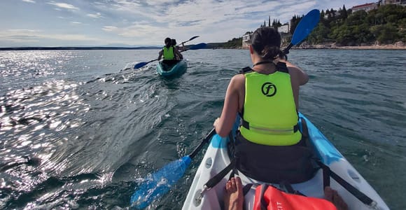 Crikvenica: Geführte Kajaktour entlang der Küste mit Wanderung zu Aussichtspunkten