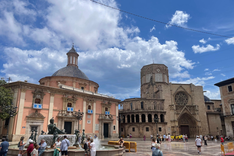 Valencia: Top 25 Highlights Guided Bike Tour Valencia: Top 25 Highlights Guided Bike Tour.