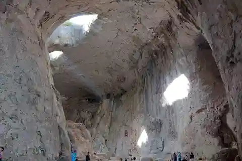 Sofia: Höhle „Augen Gottes” und Geopark Iskar-Panega Tour