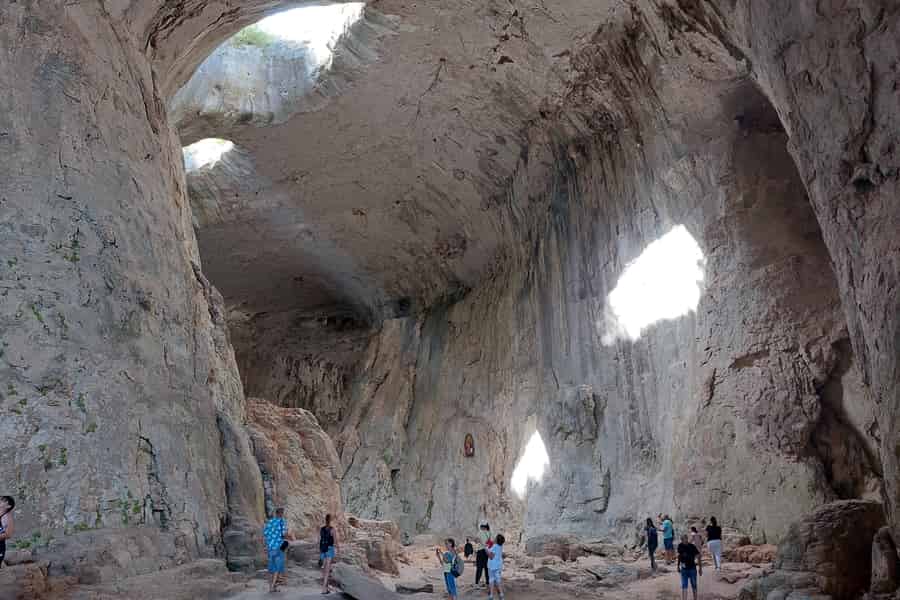 Sofia: Höhle „Augen Gottes” und Geopark Iskar-Panega Tour. Foto: GetYourGuide Sofia: Höhle „Augen Gottes” und Geopark Iskar-Panega Tour. Foto: GetYourGuide