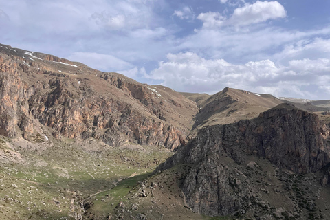 3 day trekking between mountain villages Khinaliq - Qriz Baku: 3 day trekking aroud mountain villages Guba - Khinalig