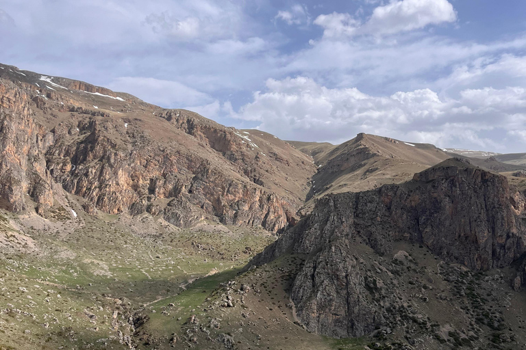 3 day trekking between mountain villages Khinaliq - Qriz Baku: 3 day trekking aroud mountain villages Guba - Khinalig