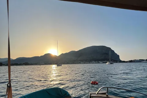 Boat Tour in Palermo: Aperitif in the Gulf of Mondello