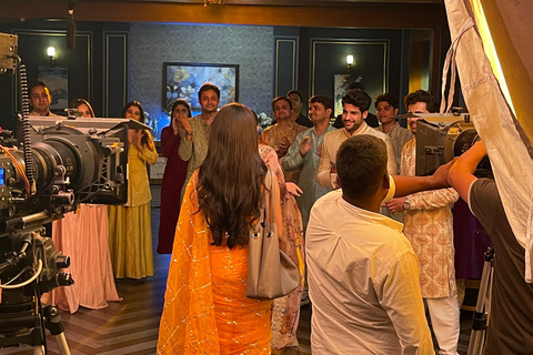 Mumbai: Visita ao estúdio de Bollywood + espetáculo de dança + karaoke