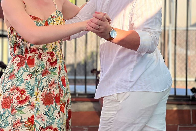 Barcelona: Rooftop Tango Lesson with Drinks and Videos