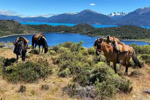 MALLÍN GRANDE: PASSEIO A CAVALO COM VISTA PARA O LAGO
