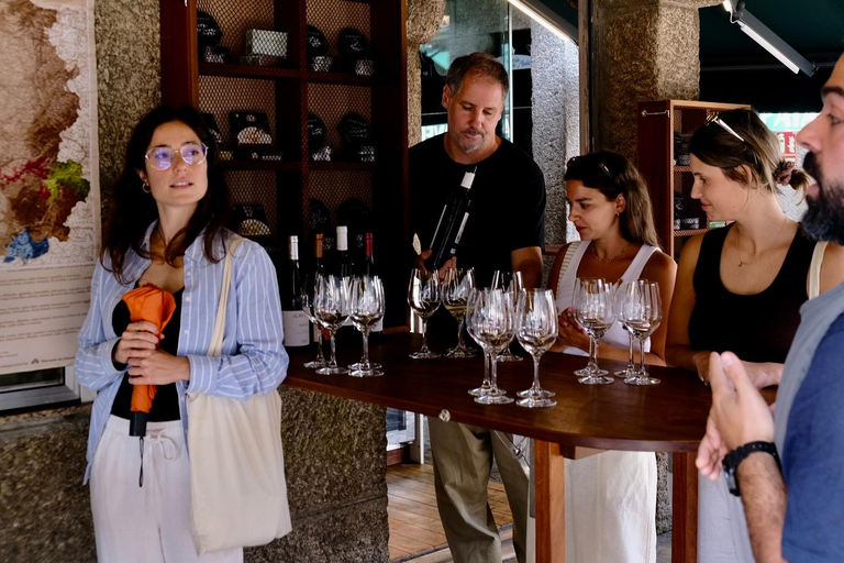Santiago de Compostela: Food Tour with 6 Tastings & Drinks