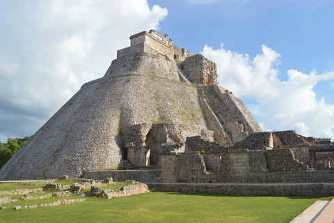 Uxmal: Archeologische rondleiding met gids en entreegeldEngelse of Spaanse groepsrondleiding met entreegeld