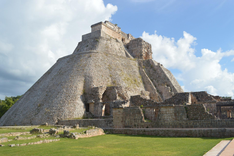 Uxmal : Site archéologique : visite guidée à pied avec droit d&#039;entréeVisite de groupe en anglais ou en espagnol avec droit d&#039;entrée