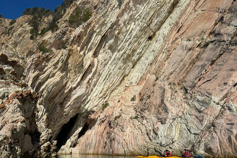 Lefkada: Tour della Grotta Azzurra in kayak con un assaggio della Grecia