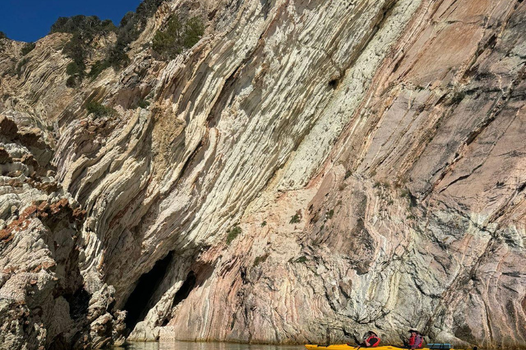 Lefkada: Tour della Grotta Azzurra in kayak con un assaggio della Grecia