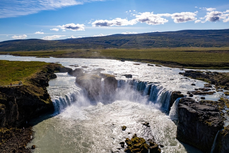 Goðafoss-waterval en geothermische baden vanuit de haven van Akureyri