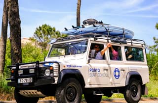Porto: Surfunterricht mit Transfer an der Porto Surf School