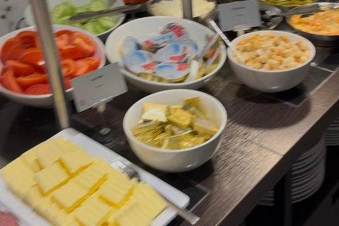 Düsseldorf: Massage, Breakfast, and Spa Access for Two