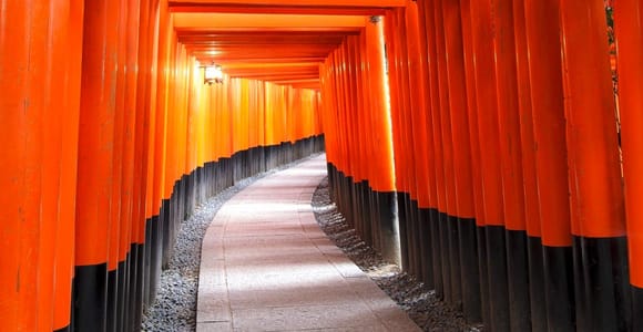 Kyoto Bus Tour: Fushimi, Kiyomizu, Kinkaku-ji & Arashiyama