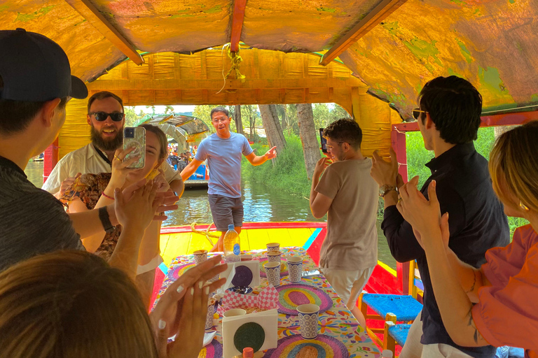 Ciudad de México: Fiesta en barco en Xochimilco con bebidas y aperitivos