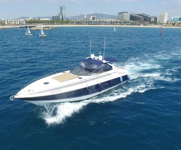 Barcelona - Lyxbåt med snorkelutrustning Lyxig yachtcharter med snorklingsutrustning