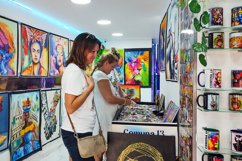 Medellin: visite de l'histoire et des graffitis de Comuna 13 et balade en téléphériqueMedellin : visite de la Comuna 13 et balade en téléphérique en anglais