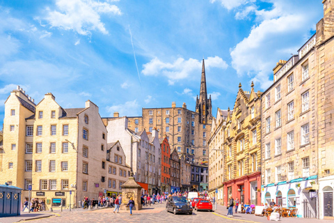 Greyfriars Kirkyard and Edinburgh Castle Private Guided Tour 5-hour: Greyfriars Kirkyard, Edinburgh Castle & Transport