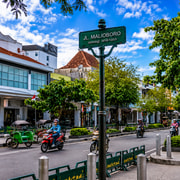 Yogyakarta : Walking Guided Tour at Malioboro or University