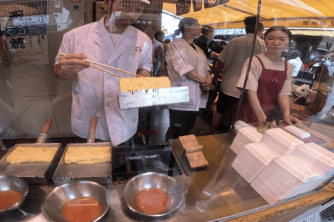 Tsukiji Market Foodie Tour: Enjoy Seafood, Sushi, and Sake