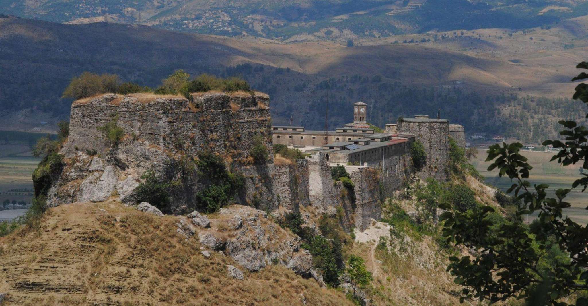 Tiran'dan & Durres, Berat, Gjirokastra & Riviera 2 Günde - Hizvo
