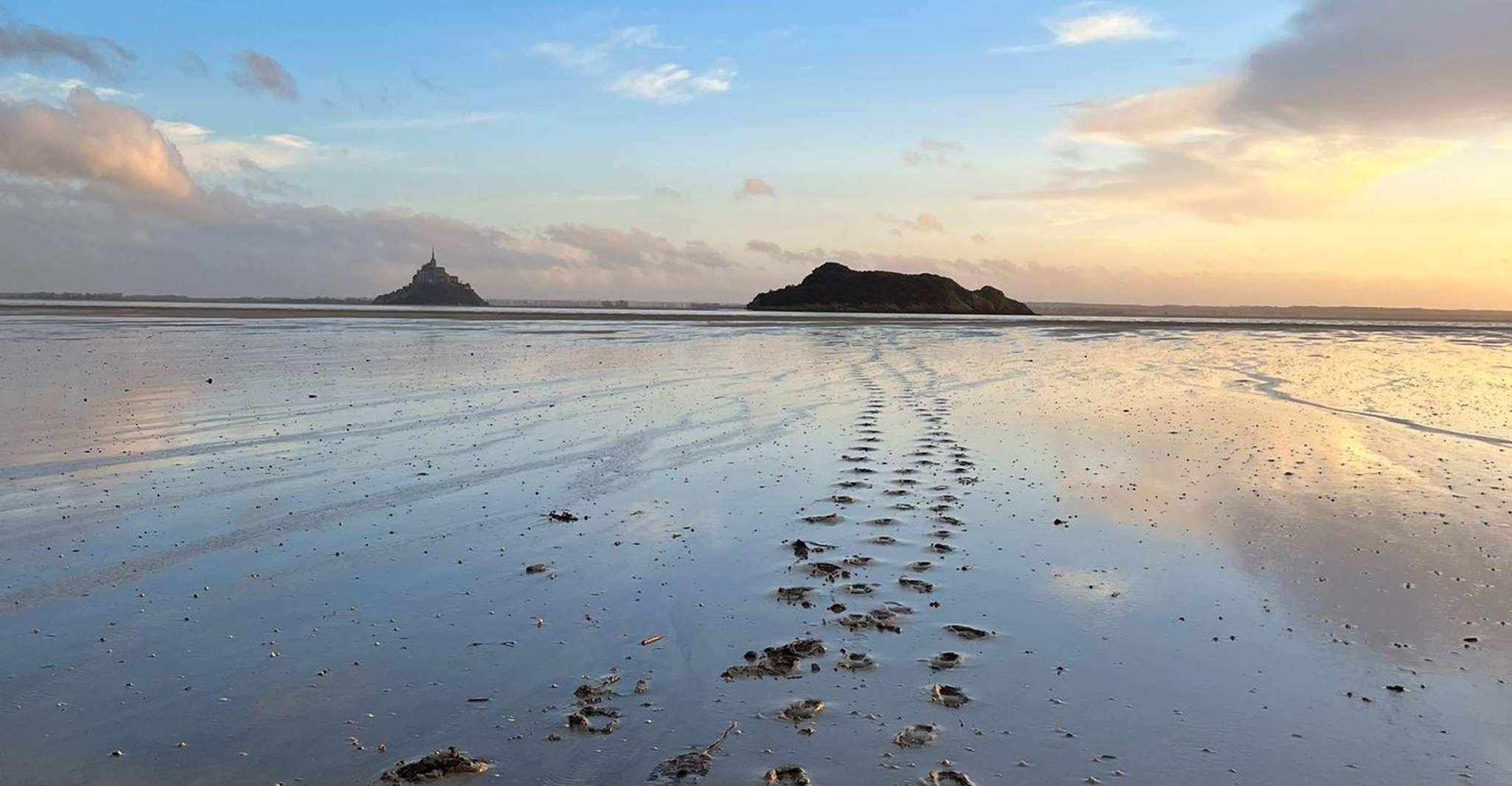 Bay of Mont Saint-Michel , Sunset Until Dark Night - Housity