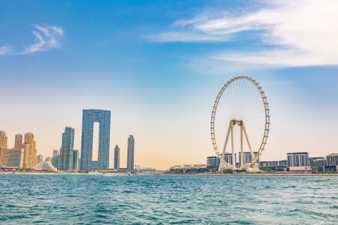 Wycieczka jachtem wzdłuż wybrzeża Dubaju + grill lub piknik i wirtualny przewodnikDubai Luxury Yacht Tour – 2-godzinna wycieczka ze śniadaniem
