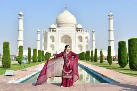 From Delhi: Taj Mahal & Agra Tour By Gatimaan Express Train