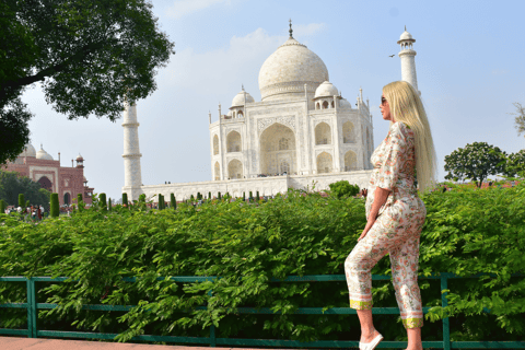 Agra: wycieczka z przewodnikiem po Taj Mahal z ominięciem kolejki tuk tukiemTuk Tuk + Kierowca + Przewodnik + Bilet wstępu + Omiń długie kolejki